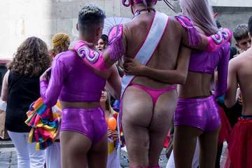 El Carnaval 'okupa' las calles del casco antiguo de la capital (Foto José Francisco Fernández Belda)